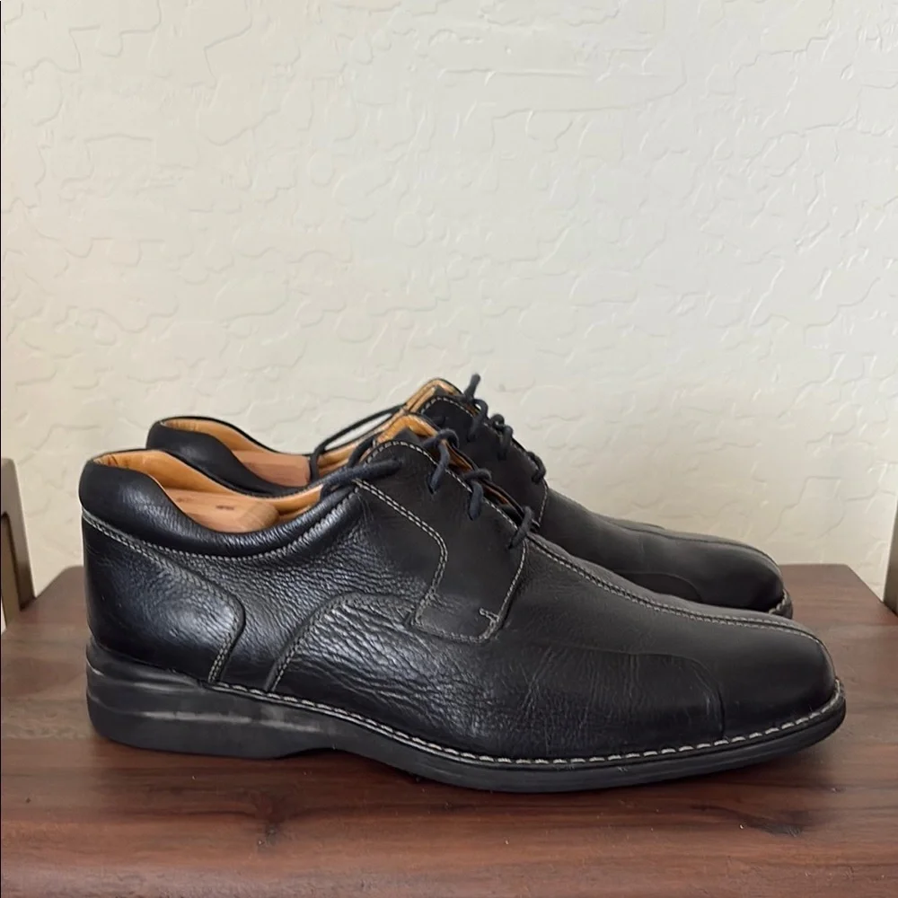JOHNSTON&MURPHY Classic Black Leather Derby Oxfords. 11